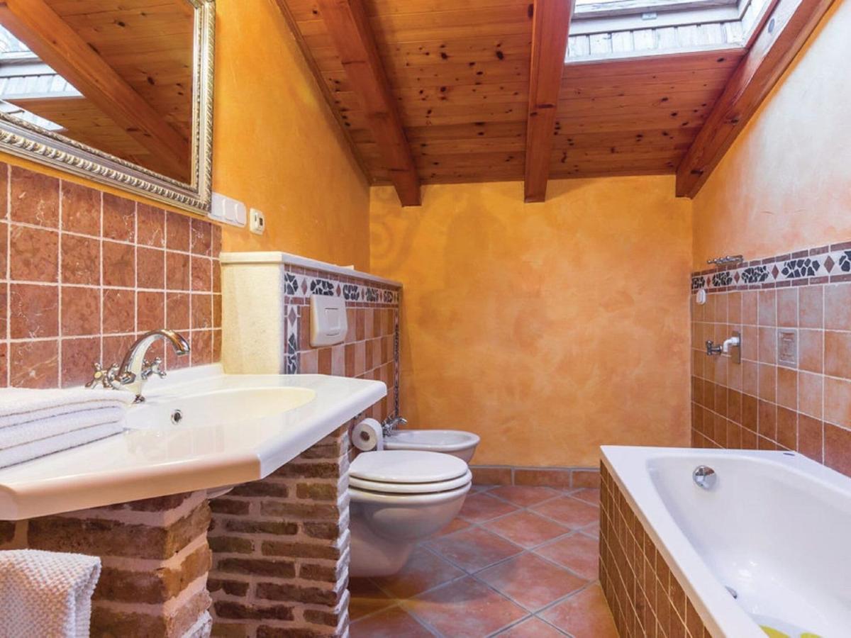 Rustic Holiday Home In Vrsar With Garden Exterior foto
